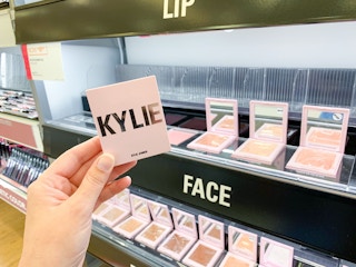 Kylie Cosmetics kylightter and bronzer display