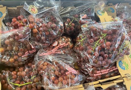 Red Grapes, per pound