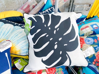 walmart outdoor throw pillows a 2021 1623245149 1623245149