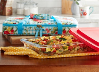 walmart pioneer woman baker with tote 2021 1625078251 1625078252