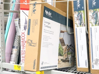 style selections zero gravity chair in boxes on lowe's shelf