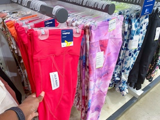 old navy active leggings in store image 2021 2 1626966429 1626966429 scaled