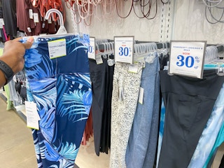 old navy womens compression leggings in store image 202 2 1626966506 1626966506 scaled