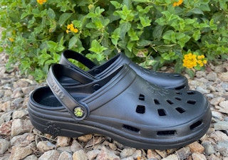 tanga-dawgs-beach-clogs-women-4