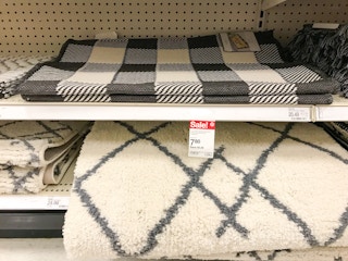 threshold scatter rug at target