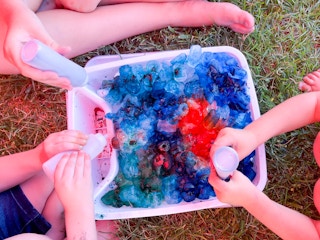 close up of kids making ice tie dye shirts
