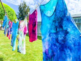 tie dye tops on clothesline