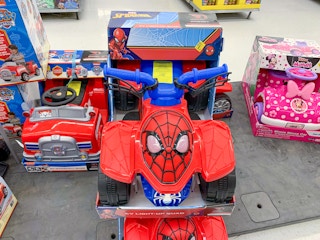 dynacraft spiderman light up quad ride on toy on walmart pallet