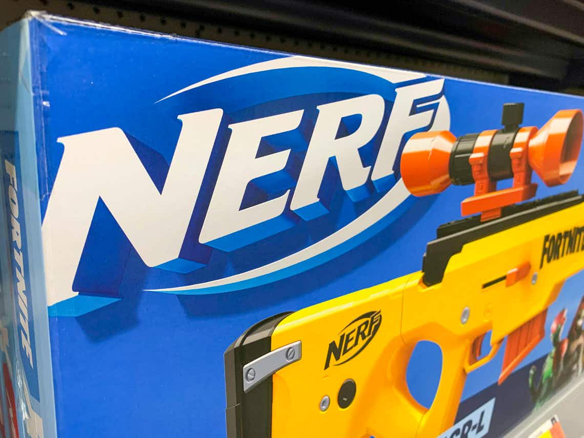 close up of nerf logo on nerf fortnite blaster box