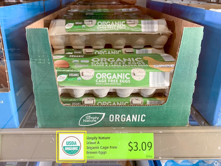USDA organic sign circled next to eggs at Aldi