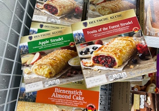 aldi fruit strudel 2021 th 1632342590 1632342590
