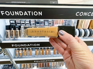 anastasia luminous foundation