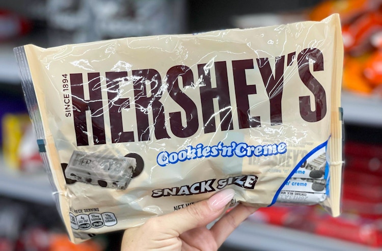 cvs-hersheys-cookies-n-creme-2021