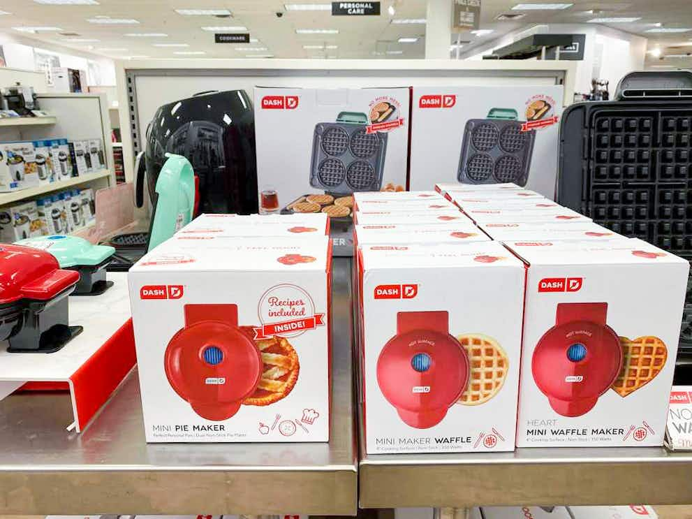 dash kitchen appliances on display in kohls