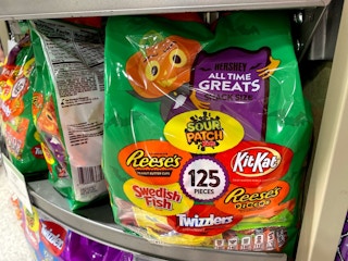 publix hershey halloween candy 092821 1632790246 1632790246