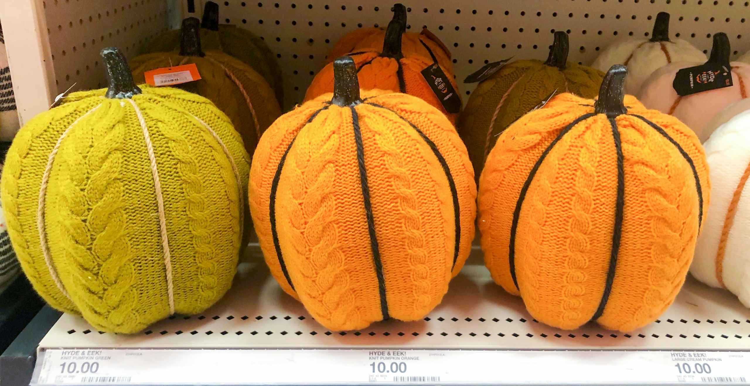target-hyde-and-eek-cable-knit-pumpkins-2021