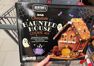 aldi bentons haunted house cookie kit 2021 th 1 1633616117 1633616117