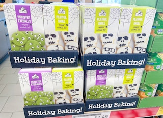 aldi eyeball cookie kits 2021 th 1 1634833848 1634833848