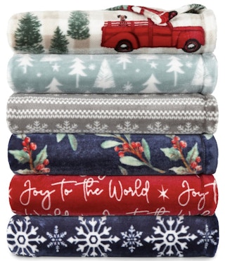 jcpenney north pole trading co velvet throw 102921 i 1635562831 1635562831