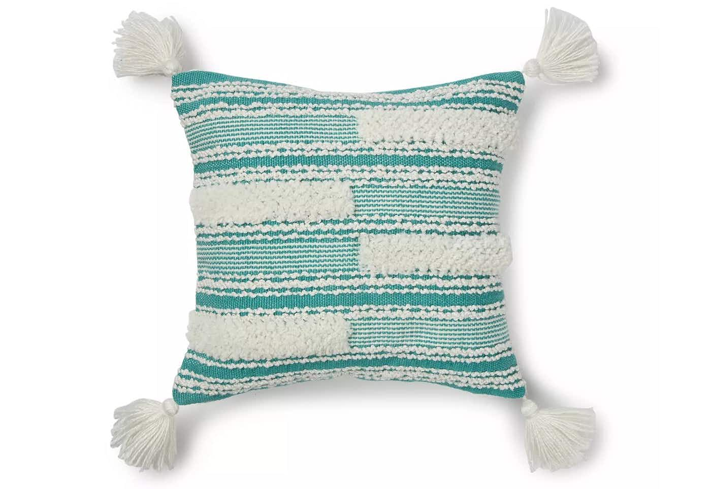 kohls-outdoor-clearance-pillow-2021-3