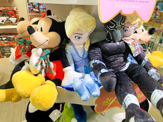 pillow buddies holiday macys 2 102021 1634753056 1634753056 scaled