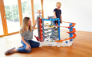 walmart-amazon-hot-wheels-ultimate-garage-playset-2021