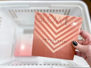 anastasia glow kit being held