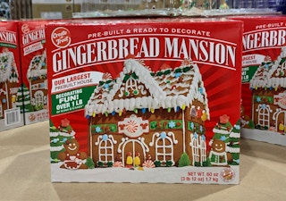 costco gingerbread mansion2 1635965494 1635965494