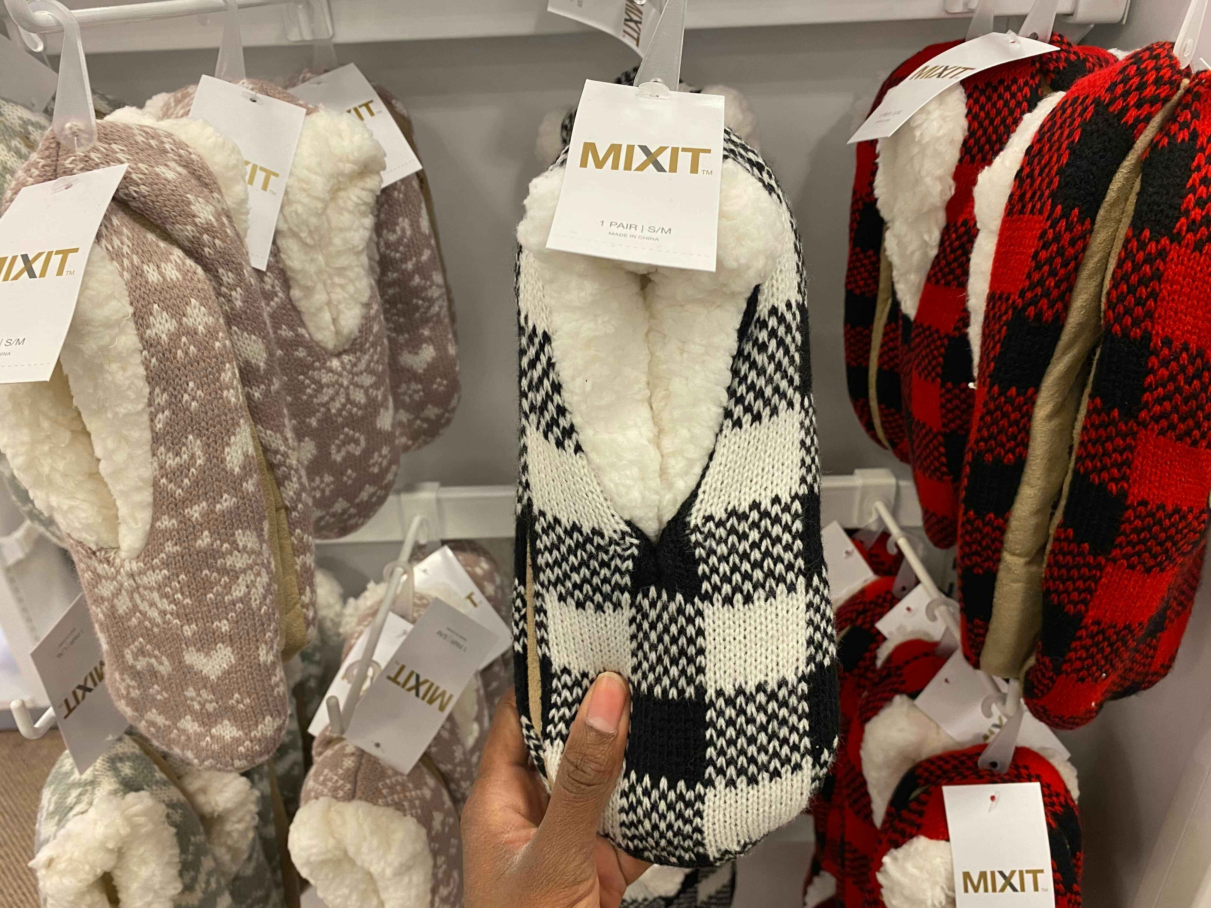 jcpenney-mixit-socks-111221d