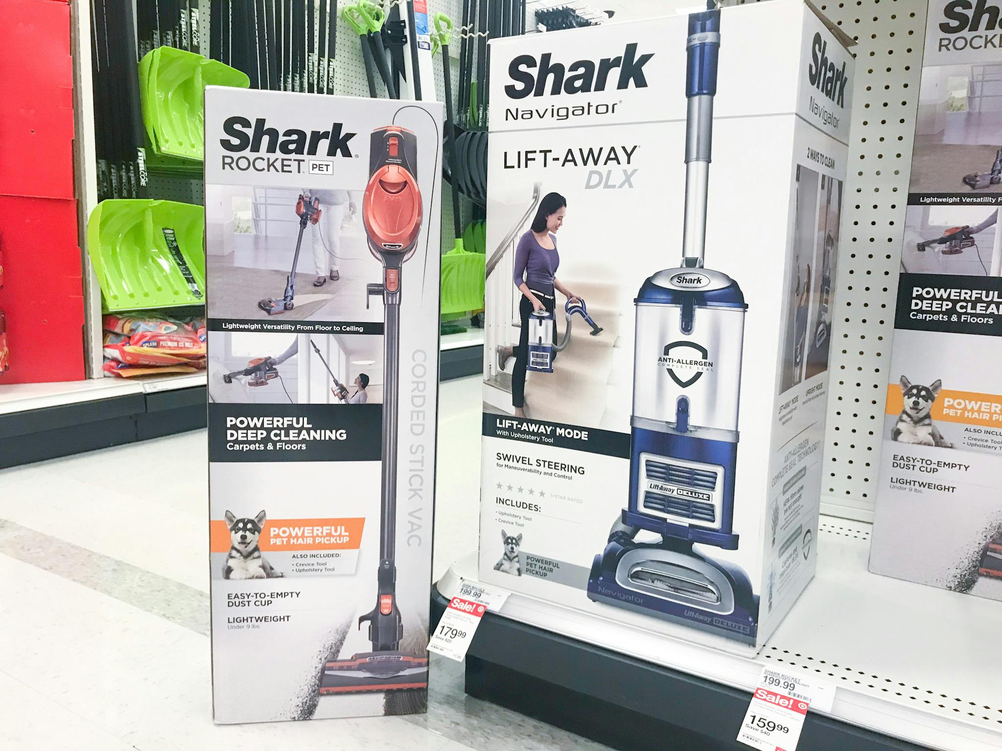 Shark Navigator Lift-Away Deluxe Vacuum 