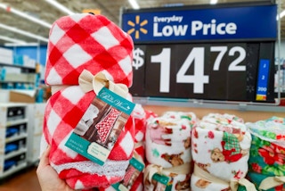 walmart-pioneer-woman-throw-blankets-2021