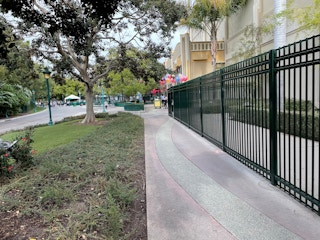 Disneyland walk from hotel to the park