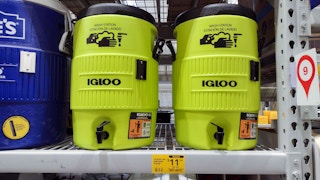 lowes year end clearance igloo cooler on shelf
