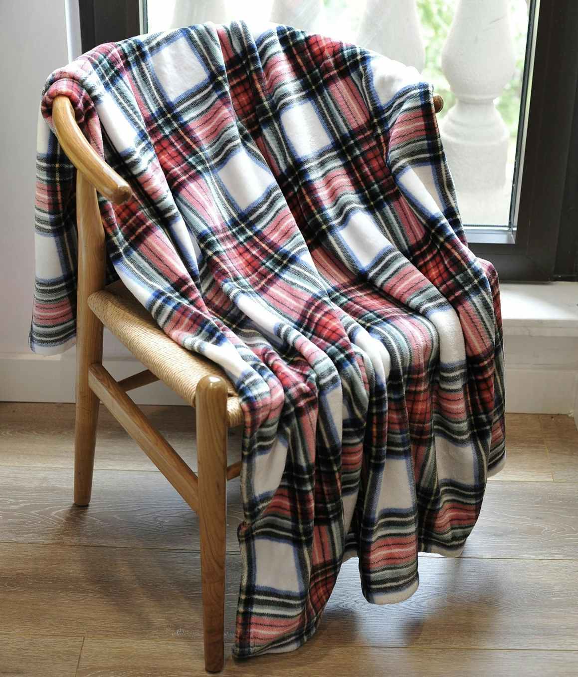  macys-home-design-throw-blanket-121821a