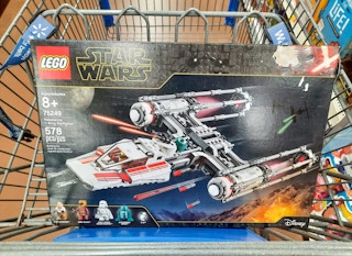 walmart-legos-star-wars-y-wing-starfighter-2021