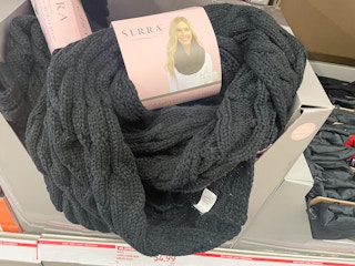 aldi serra scarf 2021 th 1642031499 1642031500