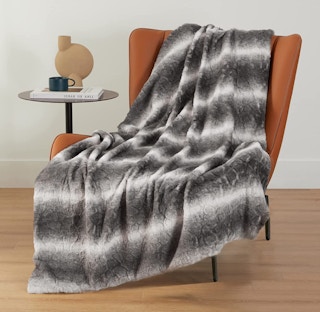 amazon throw blanet screenshot 1643389885 1643389885