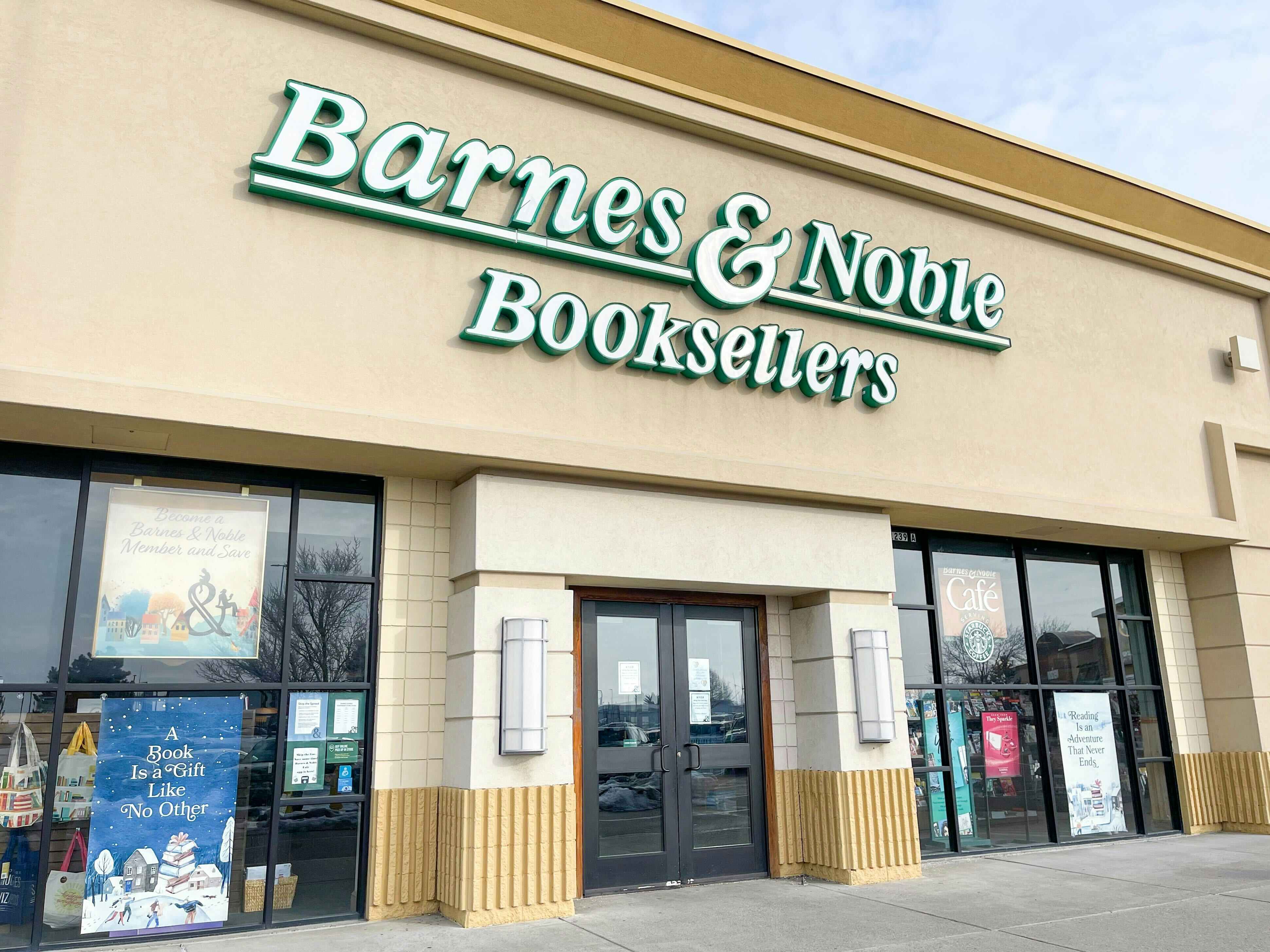 barnes and noble store front