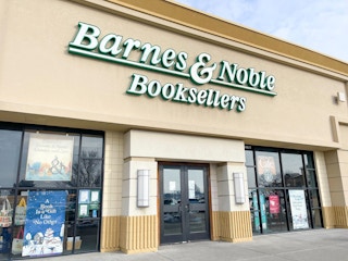 barnes and noble store front