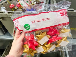 dollar general christmas bow 2021 th 1 1642531954 1642531954
