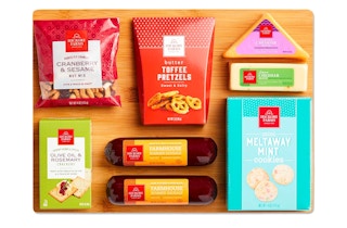 macys-hickorey-farms-gift-set-2022-1