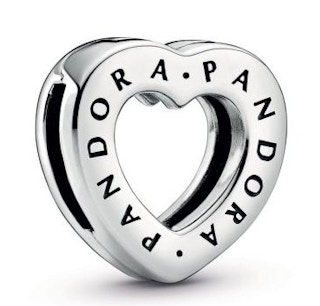 rue-la-la-pandora-heart-charm-2022-1