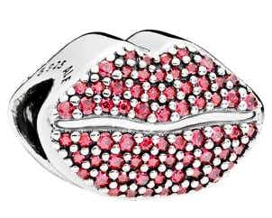 rue-la-la-pandora-kiss-charm-2022-5