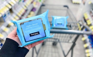 walgreens neutrogena hydro boost cleansing wipes 010522 1641402706 1641402706 scaled