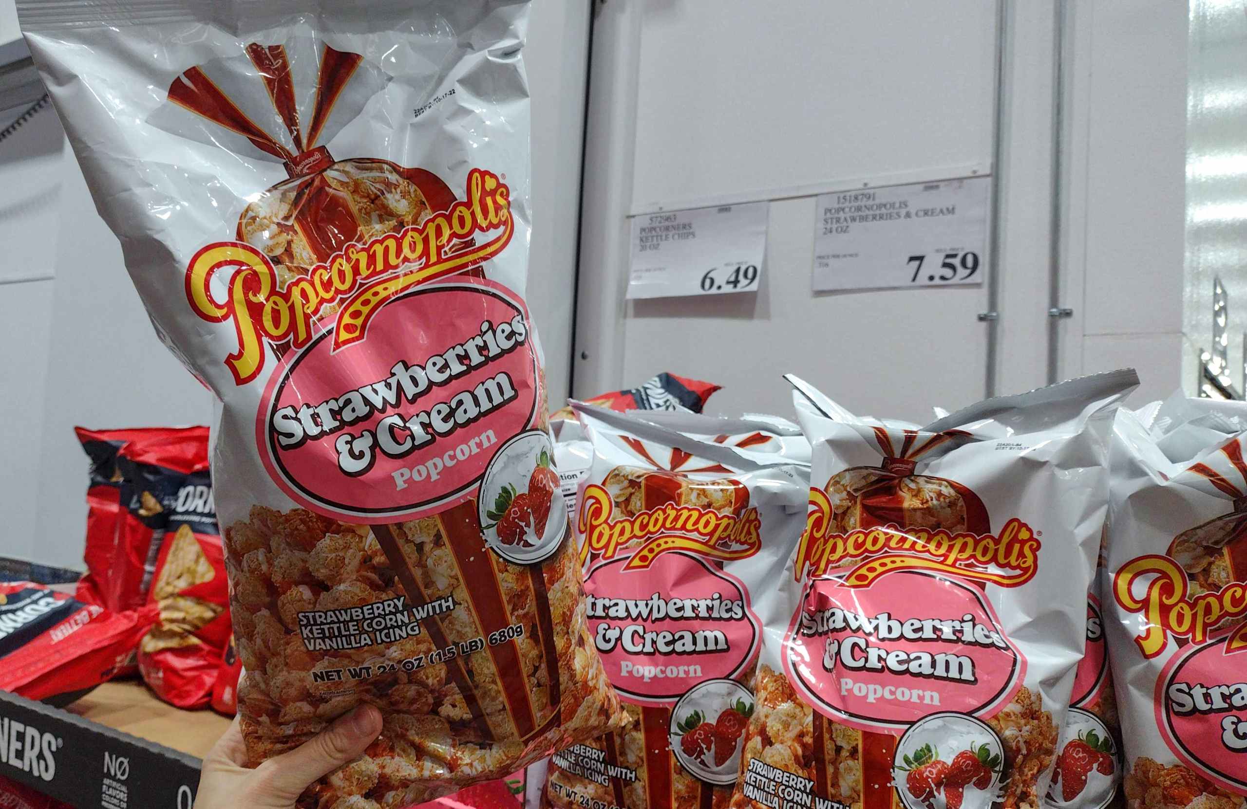 costco-strawberry-popcorn-031722