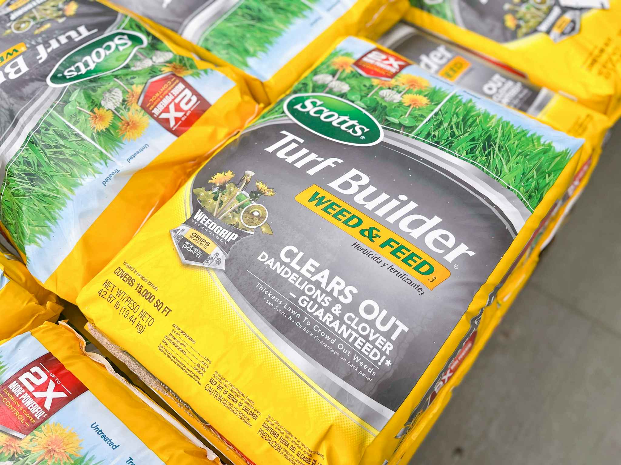 Scotts Turf Builder Weed & Feed at Lowe's