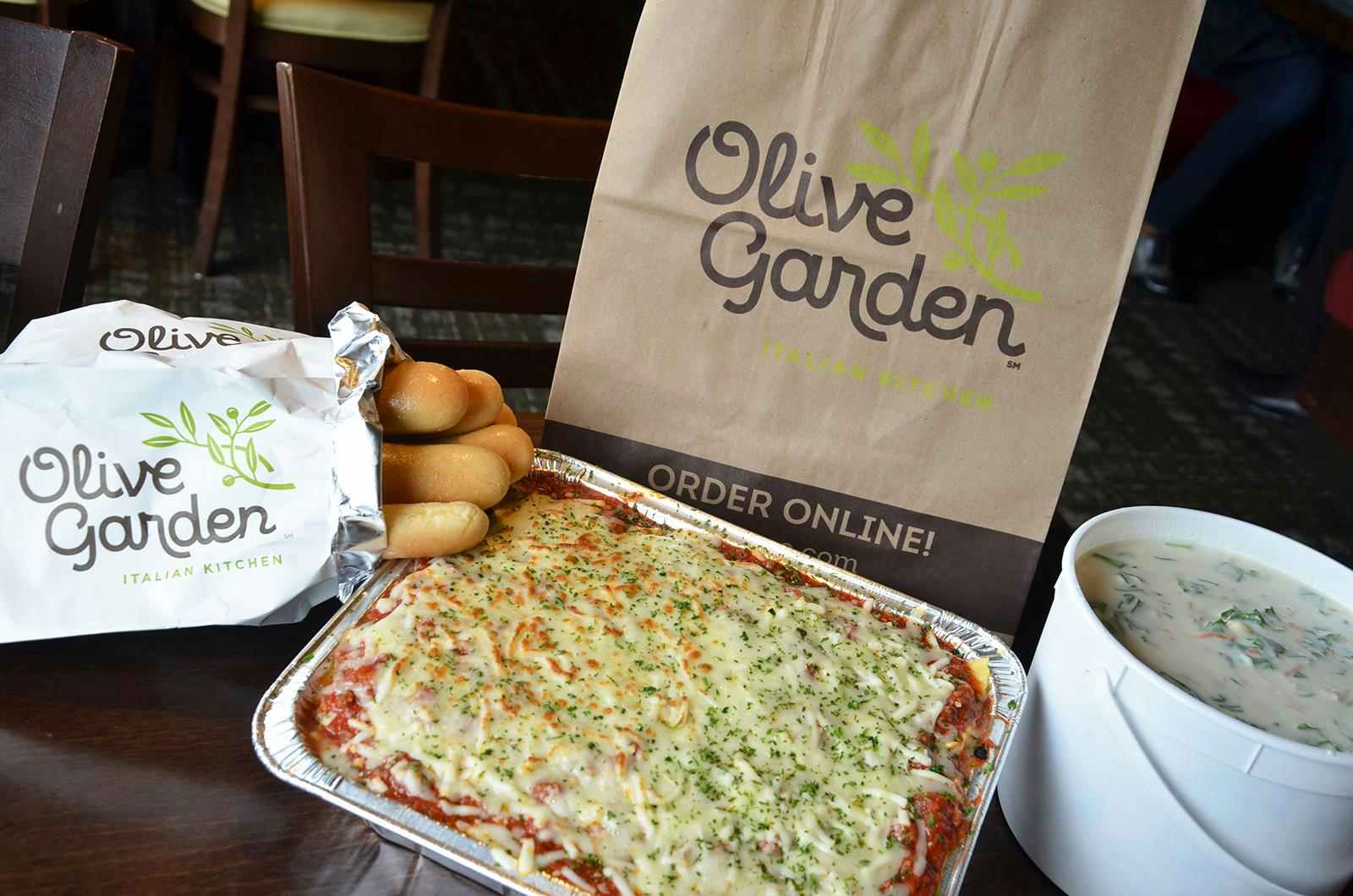 An Olive Garden family to go meal on a table. 