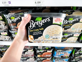 someone holding ice cream