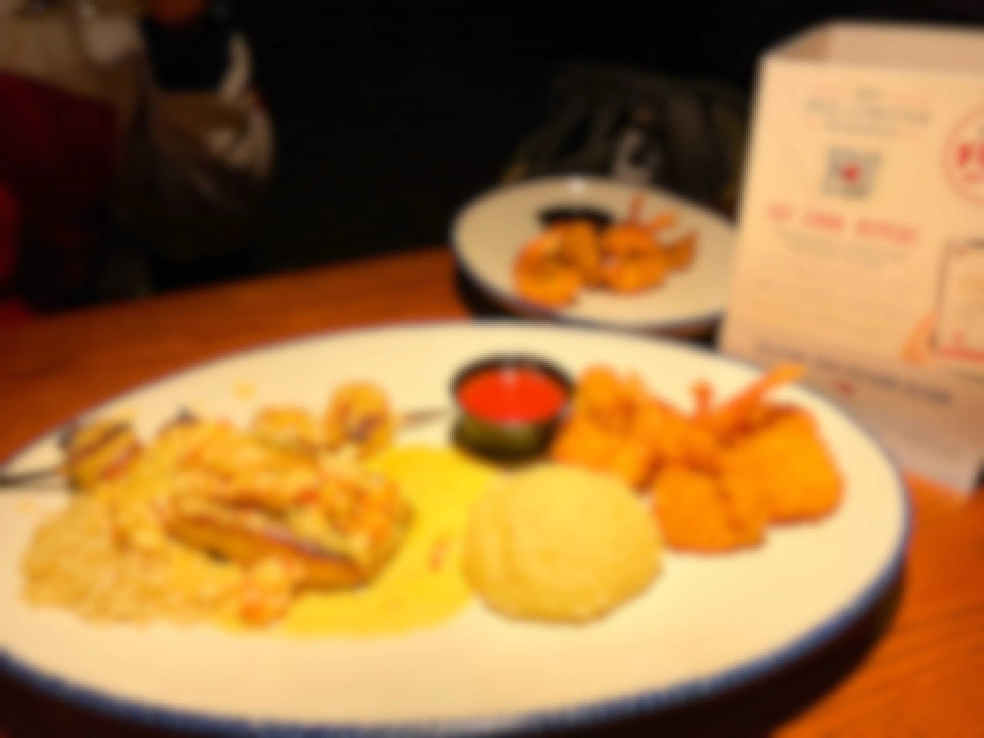 the mariner's feast on a plate at the table of a red lobster restaurant