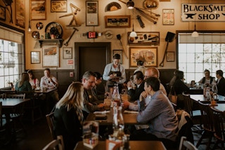 A large party of people dinning in Cracker Barrel restaurant.